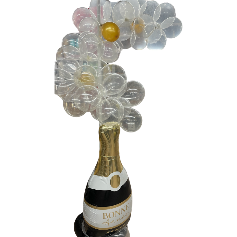 Un montage de ballons avec une bouteille de champagne et ses fines bulles