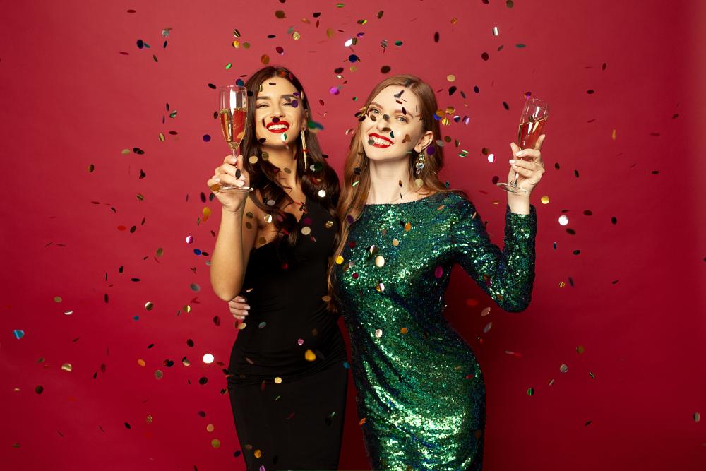 emmes soirée fête champagne confettis robe soirée nouvel an célébration festive