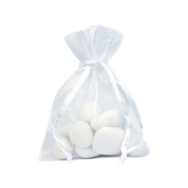Des pochons de couleur blanche parfaits afin d'offrir des dragées à vos invités lors de votre événement | jourdefete.com