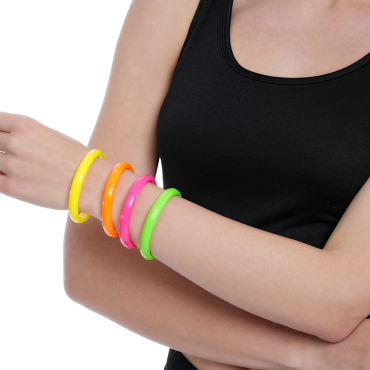 Bracelets fluorescents jonc colorés et lumineux en lot de 4 | jourdefete.com