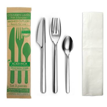 Un set de couverts en acier inoxydable avec serviette incluse | jourdefete.com