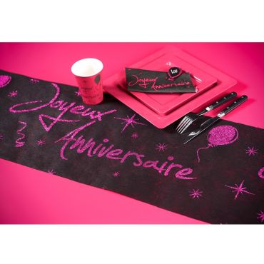 Chemin de Table "Joyeux Anniversaire" - Fuchsia Chemin de Table "Joyeux Anniversaire" - Fuchsia