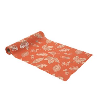 Un sublime chemin de table terracotta composé de feuilles d'automne dorées | jourdefete.com Un sublime chemin de table terracotta composé de feuilles d'automne dorées | jourdefete.com