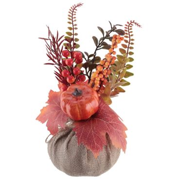 Composition décorative automnale orange avec citrouille et feuillage | jourdefete.com