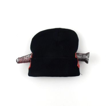 Bonnet transpercé d'un clou