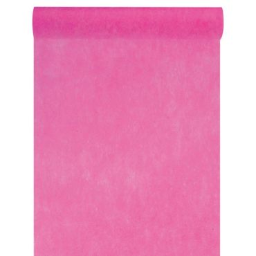 Un superbe chemin de table de couleur fuchsia pour habiller vos tables | jourdefete.com