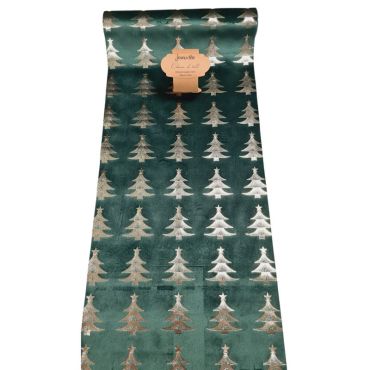 Déroulez ce splendide chemin de table en velours vert avec des sapins sur votre table de Noël naturelle | jourdefete.com