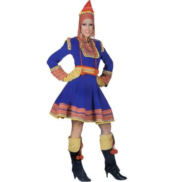 Femme déguisée en costume traditionnel lapon bleu et orange avec bonnet, ceinture et sur-bottes assorties.