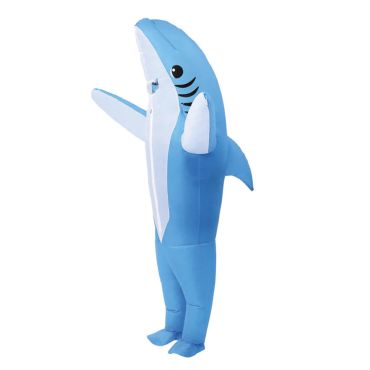 Vue de profil d'un déguisement gonflable de requin bleu et blanc pour adulte | jourdefete.com Vue de profil d'un déguisement gonflable de requin bleu et blanc pour adulte | jourdefete.com
