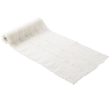 Craquez pour ce chemin de table en dentelle de couleur blanc pour votre déco de table | jourdefete.com