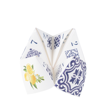 Cocotte Dolce Vita avec motifs céramiques bleus et blancs et décor méditerranéen | jourdefete.com