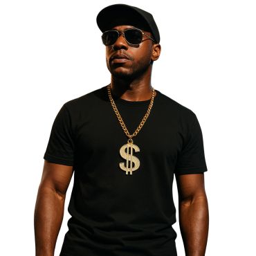 Homme portant un gros collier chaîne dorée et un pendentif en forme de signe dollar | jourdefete.com Homme portant un gros collier chaîne dorée et un pendentif en forme de signe dollar | jourdefete.com