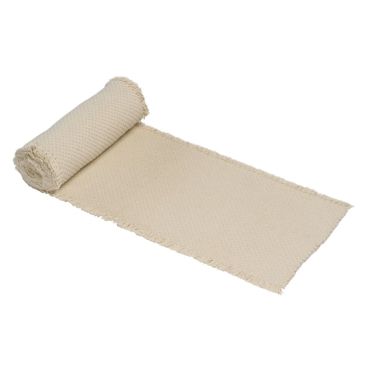 Un chemin de table blanc cassé élégant à dérouler sur la table de votre événement | jourdefete.com