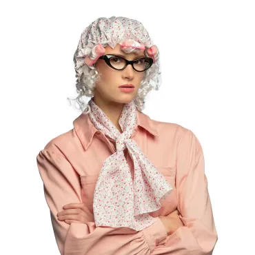 Femme portant un déguisement de grand-mère avec bonnet fleuri et foulard assorti | jourdefete.com