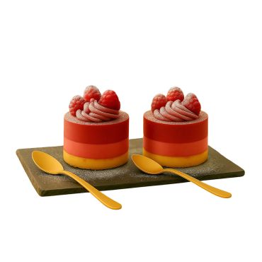 Petites cuillères de fête dorées de 13 cm disposées avec des desserts | jourdefete.com