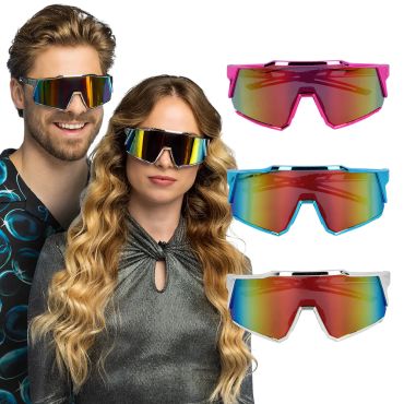 Lunettes de fête style cyberpunk avec visière panoramique réfléchissante multicolore portée par un modèle | jourdefete.com Lunettes de fête style cyberpunk avec visière panoramique réfléchissante multicolore portée par un modèle | jourdefete.com