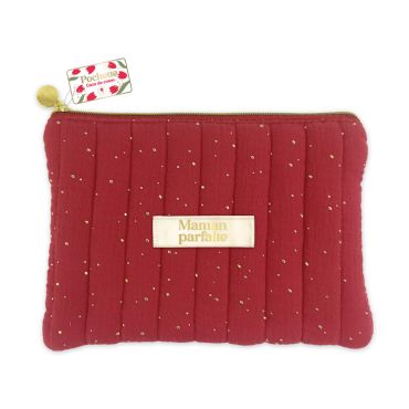 Pochette rouge en gaze de coton avec des points dorés et l'inscription Maman parfaite pour la fête des mères | jourdefete.com