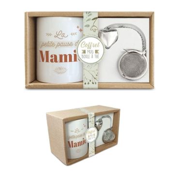 Un coffret composé d'un mug et d'une boule à thé à offrir à votre mamie | jourdefete.com Un coffret composé d'un mug et d'une boule à thé à offrir à votre mamie | jourdefete.com