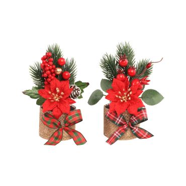 Mini bouquets de branchages et poinsettias rouges en décoration de Noël | jourdefete.com