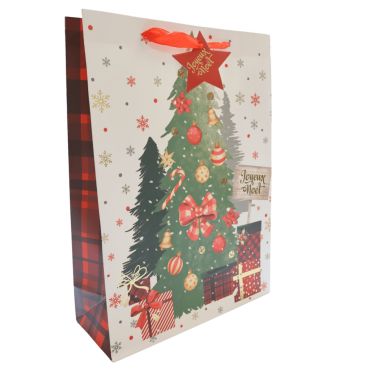 Sac cadeau de Noël avec sapin décoré, boules et paquets cadeaux festifs | jourdefete.com