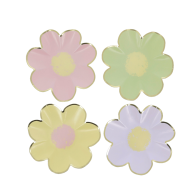 Petites assiettes en carton en forme de fleurs pour une table de Pâques printanière | jourdefete.com