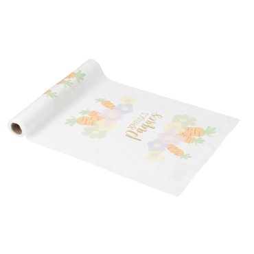 Chemin de table Pâques en tissu blanc avec motifs carottes et fleurs | jourdefete.com