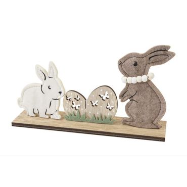 Lapins en feutrine et œufs en bois sur support, décoration de Pâques | jourdefete.com