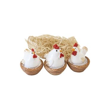 Figurines de poules blanches en résine dans leur nid de paille, déco de Pâques rustique et chaleureuse | jourdefete.com