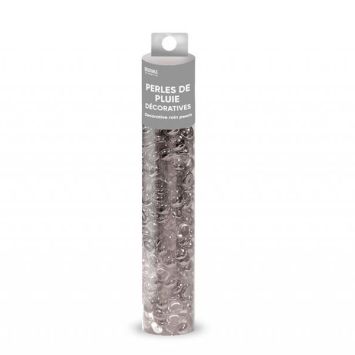 Perles de pluie décoratives 65g de couleur argent brillant disposées sur un chemin de table festif | jourdefete.com