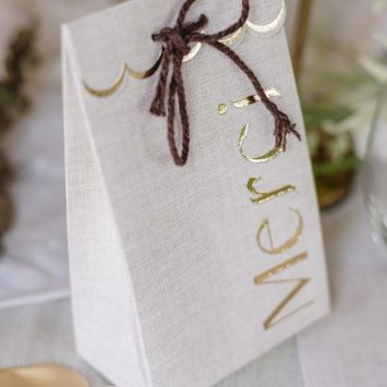 10 sachets "Merci" avec ficelle - 7,5 x 12,5 x 4,5 cm - Collection Communion Effet Lin et Or