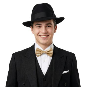 Jeune homme souriant qui porte un nœud papillon à paillettes dorées | jourdefete.com
