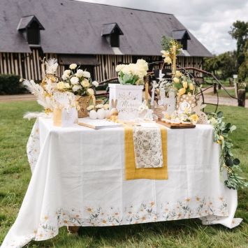 Nappe en polyester - 145 x 240 cm - Collection Daisy