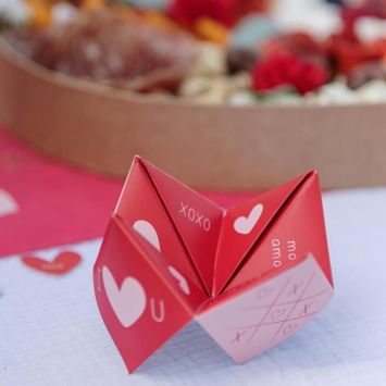 2 cocottes de 8 questions - 17 x 17 cm - Collection Lovely Time