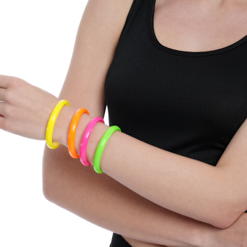 Bracelets fluorescents jonc colorés et lumineux en lot de 4 | jourdefete.com