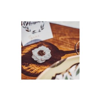 6 Fleurs adhésives blanches et pistils camel en papier - 5 cm