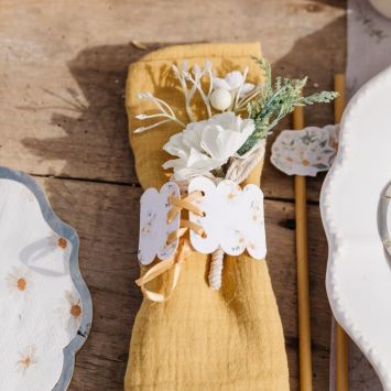 Bouquet de feuillage, d'aubépine ivoire et de jasmin - 14 cm