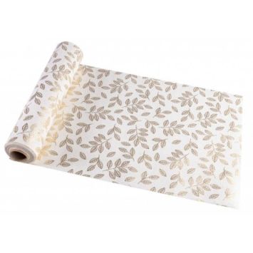 Un beau chemin de table avec des feuilles dorées pour l'automne | jourdefete.com