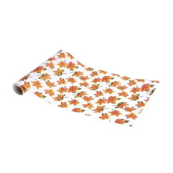 Un joli chemin de table blanc comprenant des feuilles d'automne | jourdefete.com