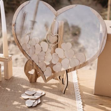 Livre d'or en forme de cœur + 70 cœurs en bois - 40 x 33 x 11 cm