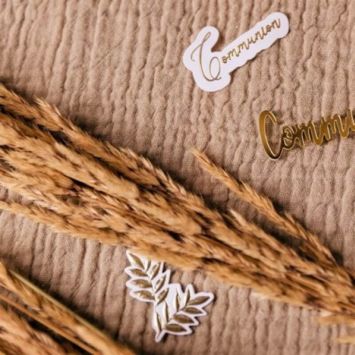 Assortiment de 100 Confettis - Collection Communion Pureté Blanc et Or