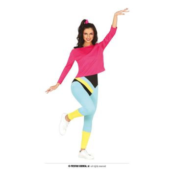 Femme déguisée en danseuse ou coach de fitness des années 80, portant un legging coloré bleu et jaune, un haut rose fluo et une coiffure haute avec chouchou assorti.
