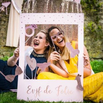 Kit Photobooth avec son Cadre et ses 12 Pièces - EVJF de Folie - Rose Gold