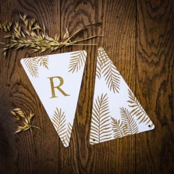 5 Fanions Blancs et Paillettes Or " R " - Fougère