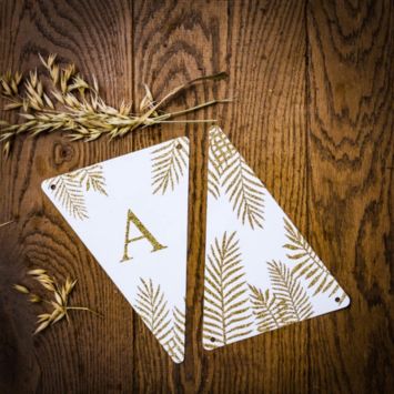 5 Fanions Blancs et Paillettes Or " A " - Fougère