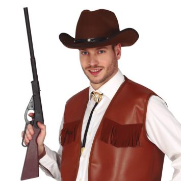 Le roi de western arrive à la fête avec son fusil | jourdefete.com