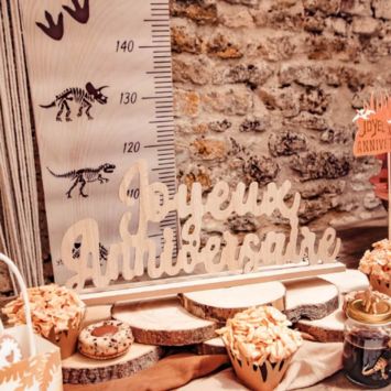 Décoration en bois sur socle Joyeux Anniversaire