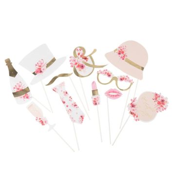 Des accessoires pour photobooth pour votre mariage romantique et fleuri | jourdefete.com
