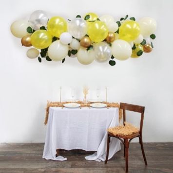 Kit Arche de 52 Ballons - L'Acidulé Citron Blanc et Or avec Guirlandes de Feuilles Vertes