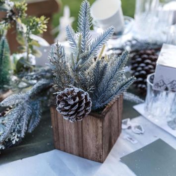 Composition de branches de sapin de Noël givrées avec pot en bois - 10 x 28 x 10 cm - Collection Neige Éternelle