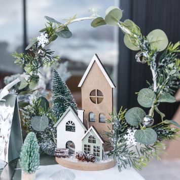 Village de Noël à LED en bois sur socle - Noël - 25 x 27 cm - Collection Neige Éternelle